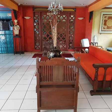 Saltimboca Tourist In Hotel Bacolod Bagian luar foto