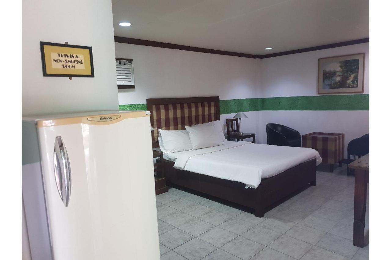 Saltimboca Tourist In Hotel Bacolod Bagian luar foto