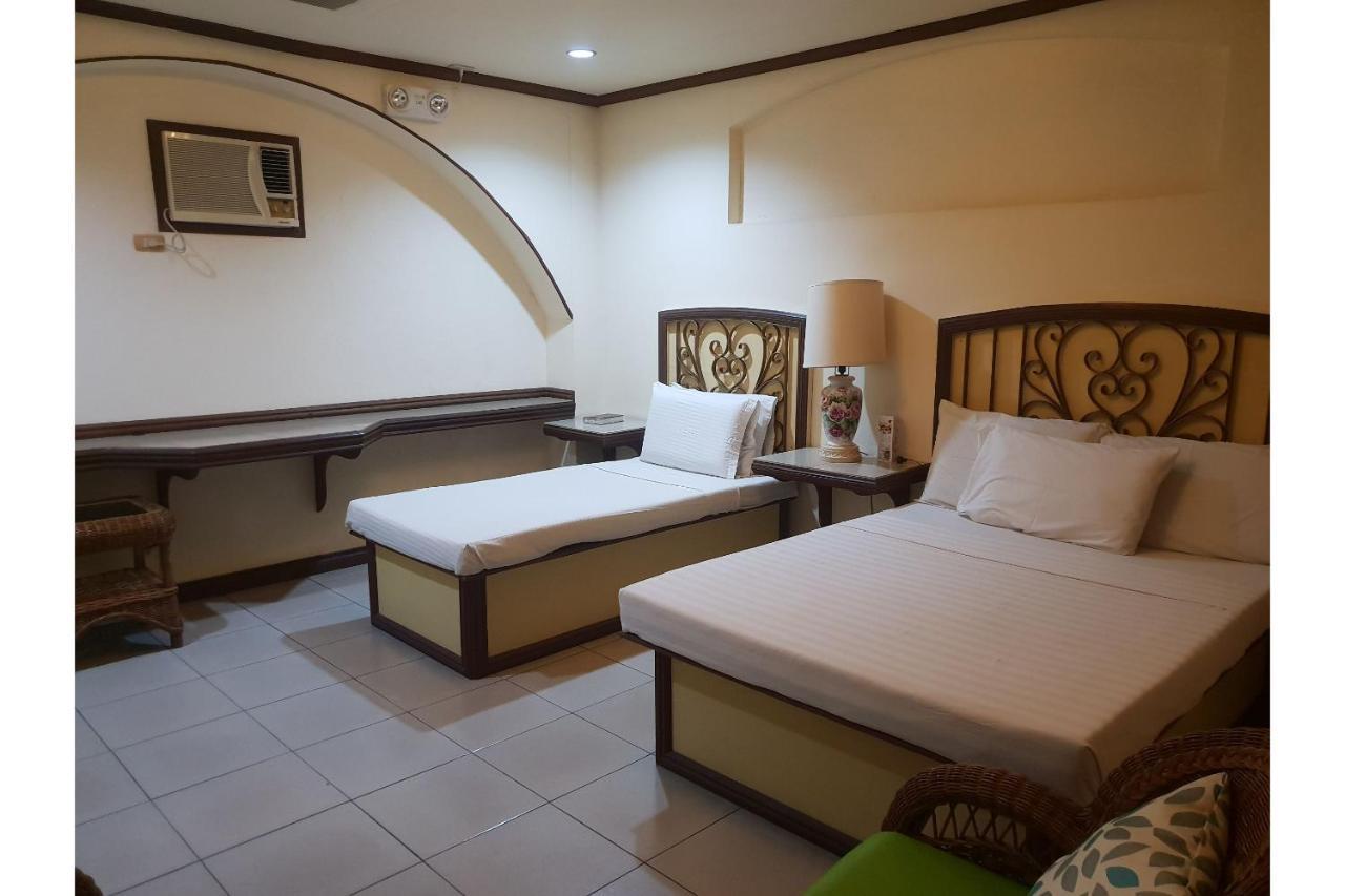 Saltimboca Tourist In Hotel Bacolod Bagian luar foto