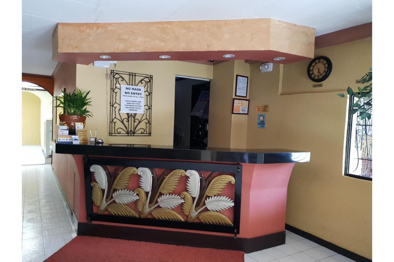 Saltimboca Tourist In Hotel Bacolod Bagian luar foto