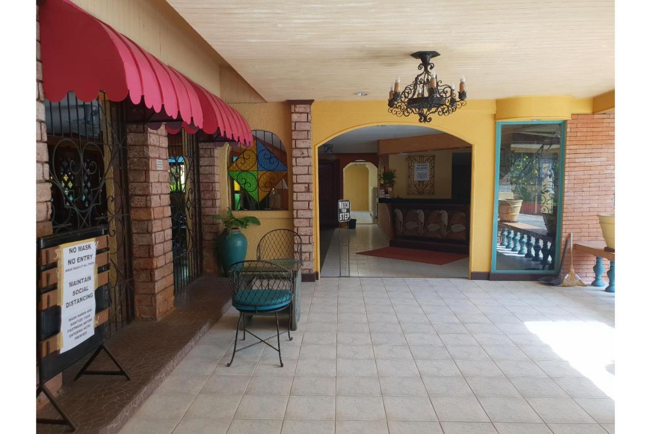 Saltimboca Tourist In Hotel Bacolod Bagian luar foto