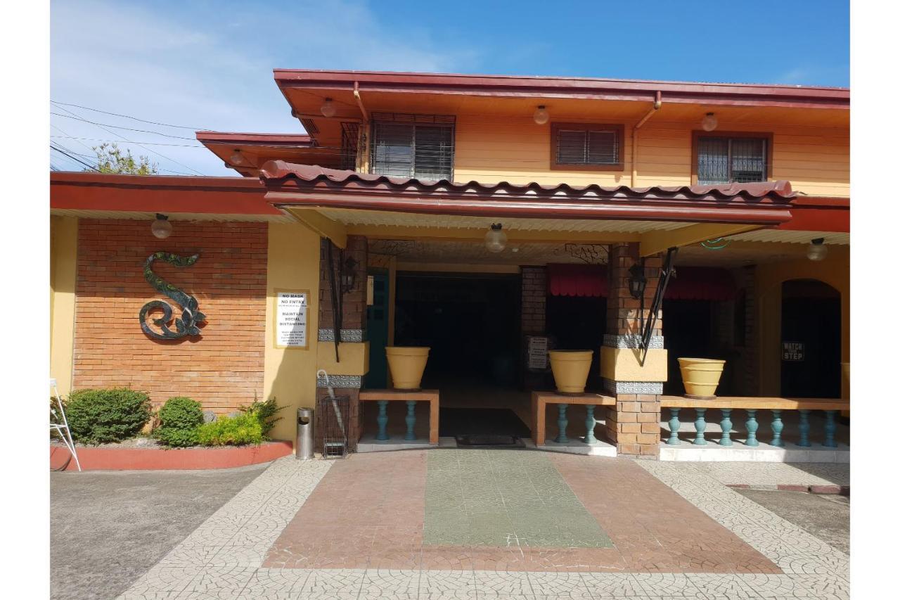 Saltimboca Tourist In Hotel Bacolod Bagian luar foto